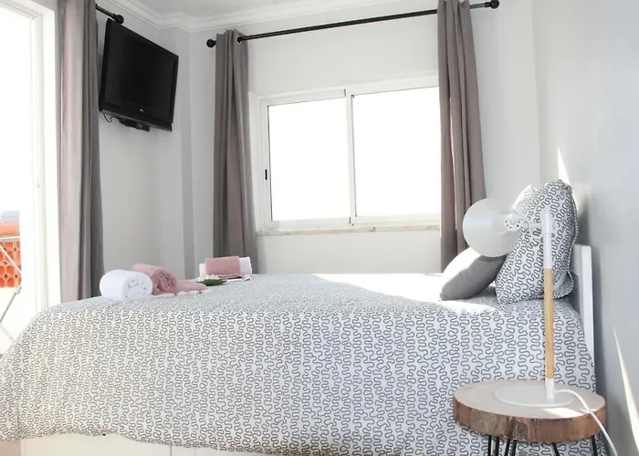 Center 2 - 300m * Αλμπουφέιρα